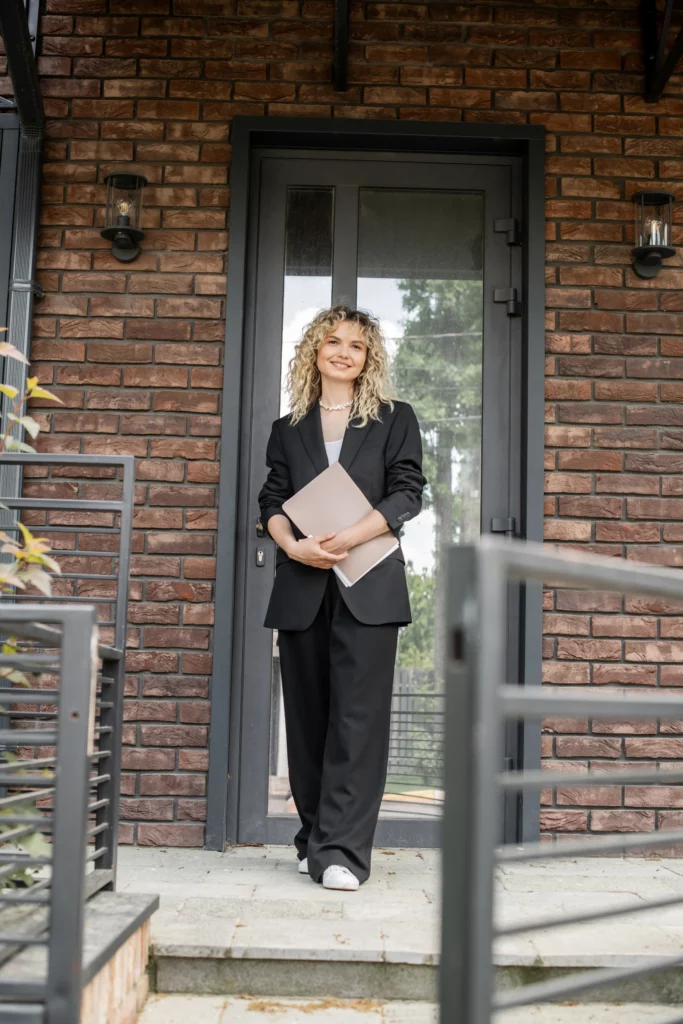 Agent immobilier Trenta expliquant le mandat exclusif à Grenoble